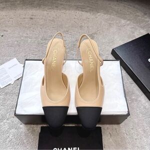 CHANEL Two-Tone Nude and Black Slingback Heeled Pumps